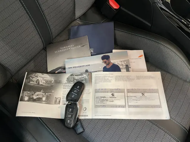 Peugeot 208 1.2 Turbo Allure 102 PK 2020 Benzine 36