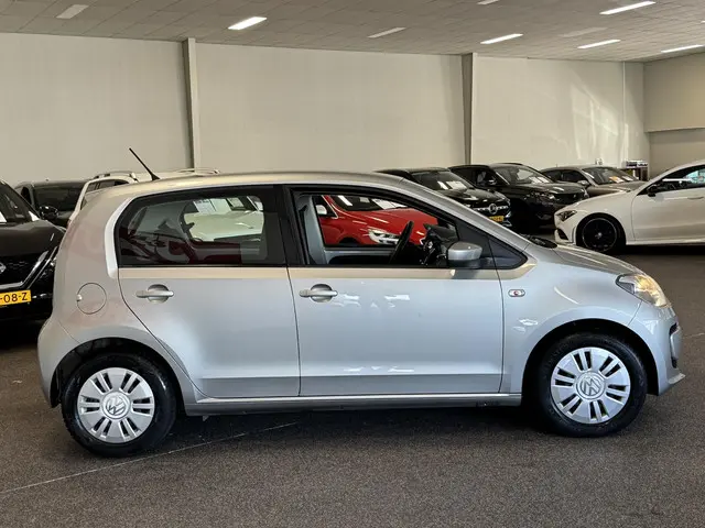 Volkswagen up! 1.0 move up! BlueMotion 2014 Benzine 8