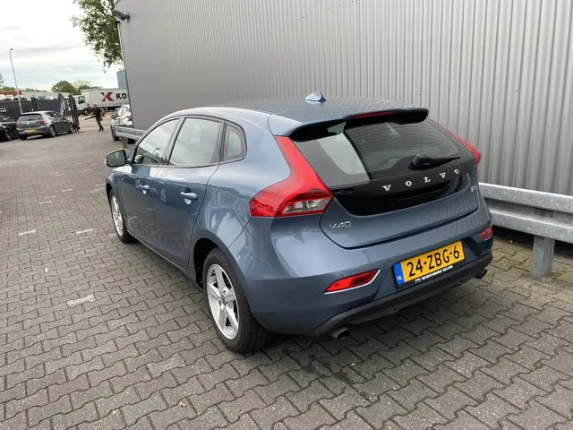 Volvo V40 1.6 T3 Kinetic 2012 Benzine 16
