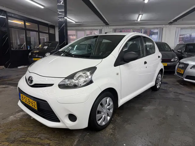 Toyota Aygo 1.0 VVT-i Now Airco 2013 Benzine 3