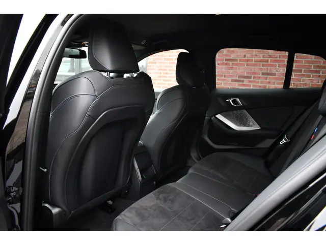 BMW 1 Serie 120 M-Sport 2024 Benzine 64