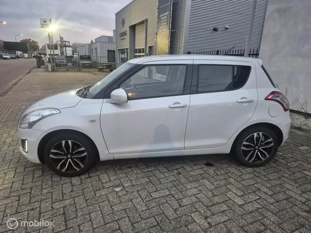 Suzuki Swift 1.2 Exclusive EASSS 2015 Benzine 8