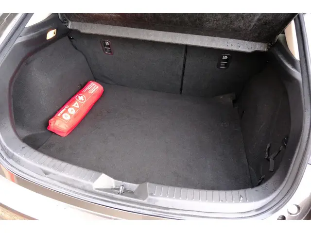 Mazda 3 2.0 TS+ Xenon|Nav|Clima|Stoelverw|LMV 2014 Benzine 10