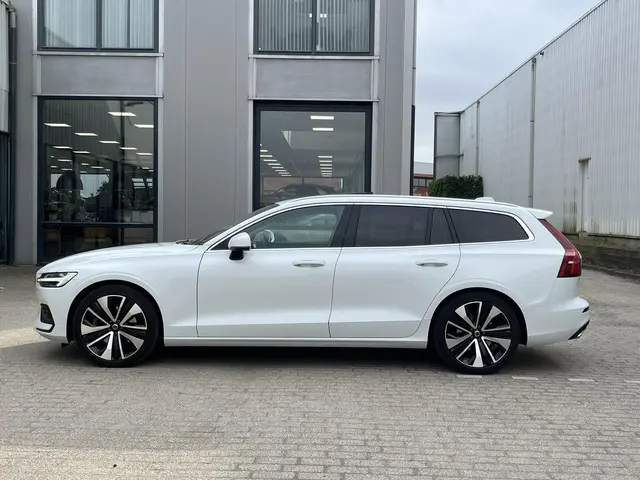 Volvo V60 2.0 B3 Business Pro 2020 Benzine 42