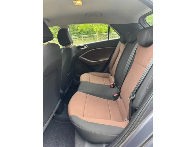 Hyundai i20 1.2 HP i-Motion /NAP/Airco/cruise/ 2016 Benzine 22