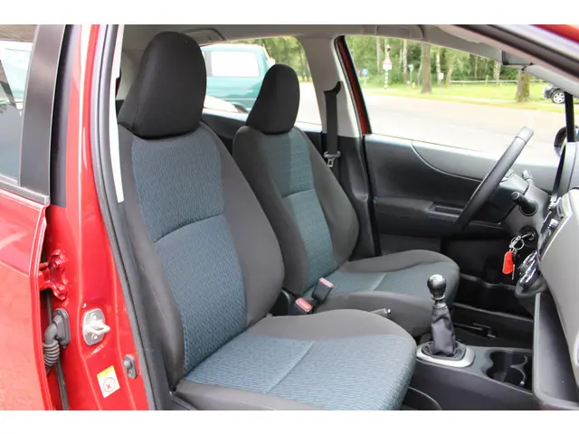 Toyota Yaris 1.3 2013 Benzine 12