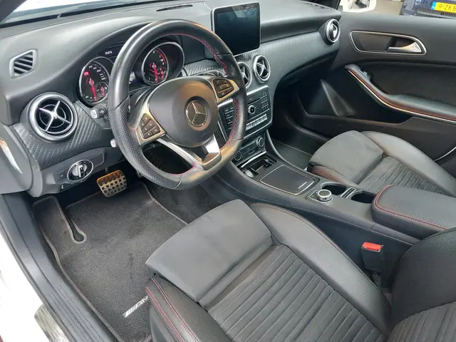 Mercedes-Benz A-Klasse 180 Ambition AMG 2016 Benzine 16