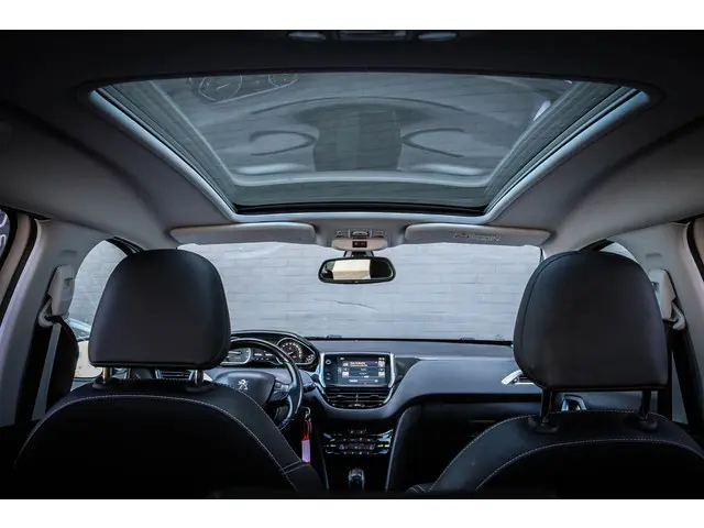 Peugeot 2008 1.2 PureTech Allure 2017 Benzine 16