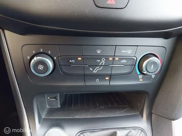 Ford Focus 1.0 Lease Edition|Navi|PDC|Cruise 2018 Benzine 11