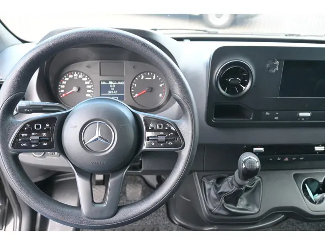 Mercedes-Benz Sprinter 317 CDI L3H2 RWD 2023 Diesel 13