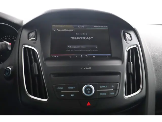 Ford Focus Wagon 1.5 Titanium Edition 2015 Benzine 38