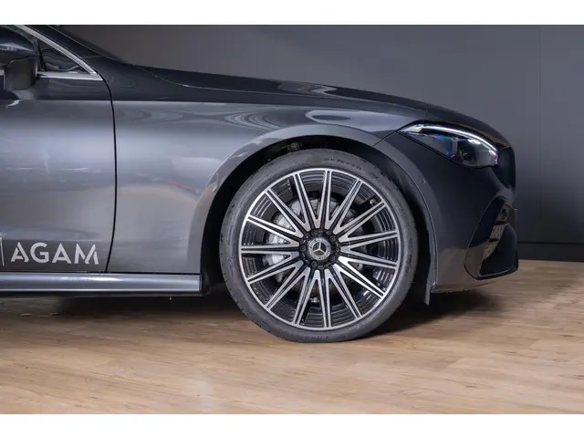 Mercedes-Benz CLE Coupé 300 4MATIC AMG Line 2025 Benzine 4