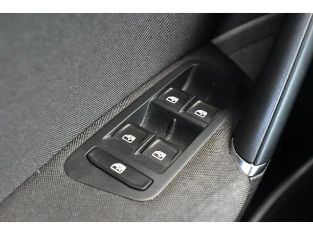 Volkswagen e-Golf e-Golf 2017 Elektrisch 12