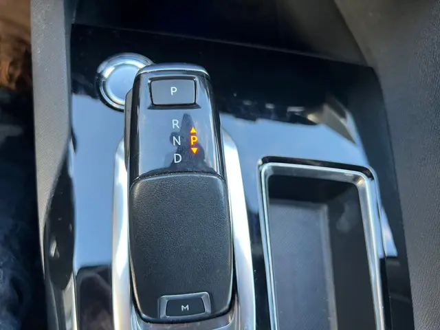 Peugeot 3008 1.2 PureTech Allure Automaat 2017 Benzine 32