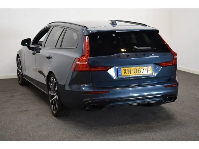 Volvo V60 2.0 T5 250pk AUT8 R-Design 2019 Benzine 18