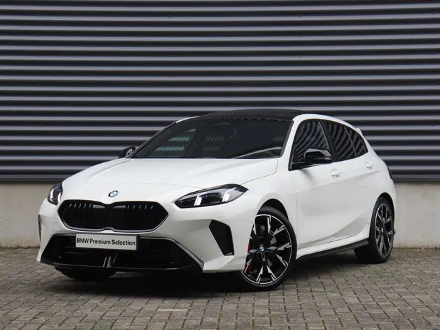 BMW 1 Serie 5-deurs 120 2025 Benzine 36