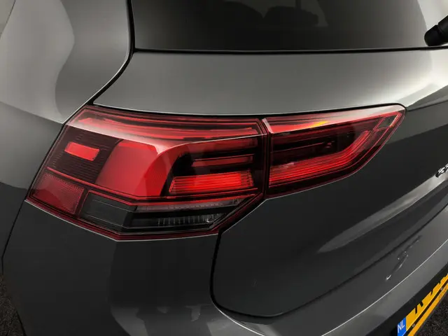 Volkswagen Golf 1.0 TSI Life 2022 Benzine 4