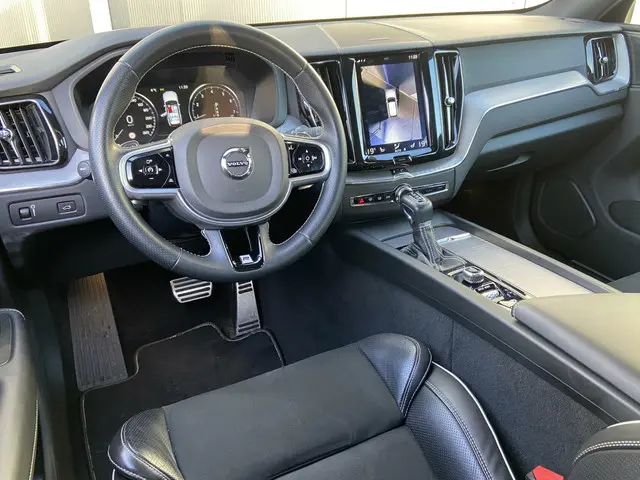 Volvo XC60 2.0 T5 AWD R-Design 2019 Benzine 11