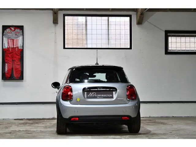 MINI Electric Mini Essential 33 kWh 2024 Elektrisch 9