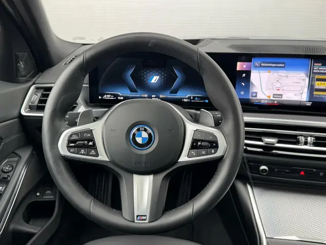 BMW 3 Serie Touring 330e xDrive 2024 Hybride Benzine 4