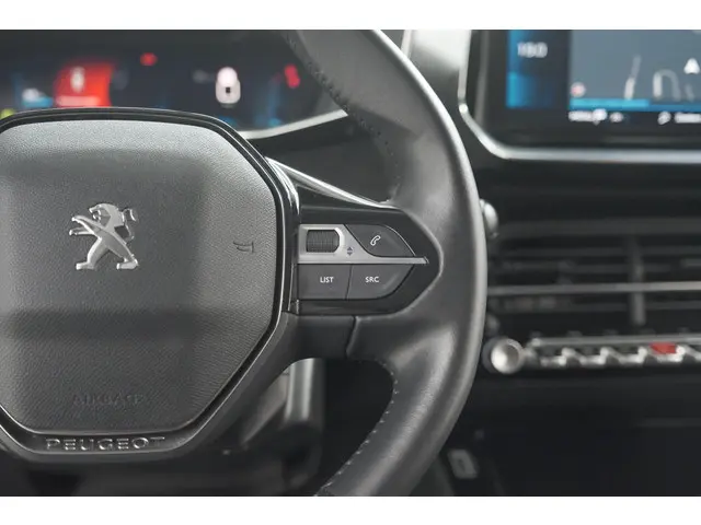 Peugeot 2008 PureTech 130 Allure 2020 Benzine 32