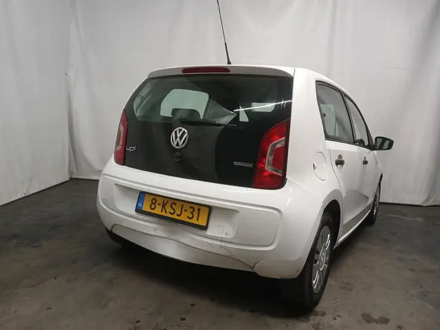 Volkswagen up! 1.0 take up! BlueMotion - Schade 2013 Benzine 4