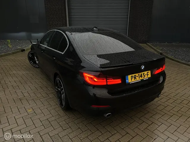 BMW 5 Serie 520i High Executive 2017 Benzine 36