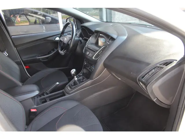 Ford Focus 1.0 ST-Line 126 Pk HB 2017 Benzine 17