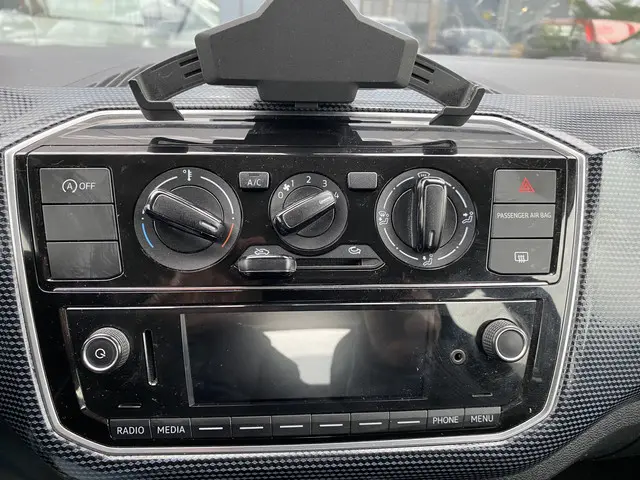 Volkswagen up! 1.0 BMT move up! 2017 Benzine 15