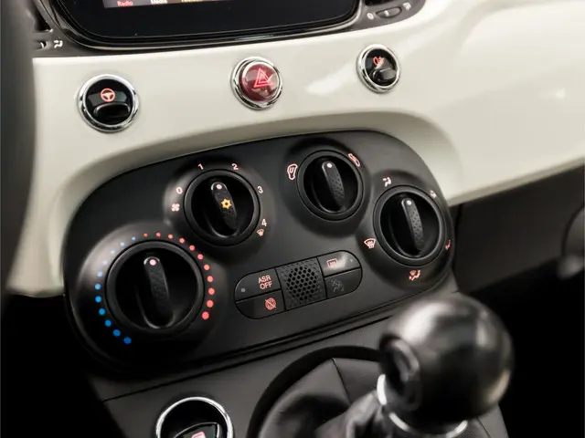 Fiat 500 1.0 Hybrid Dolcevita 2021 Benzine 10