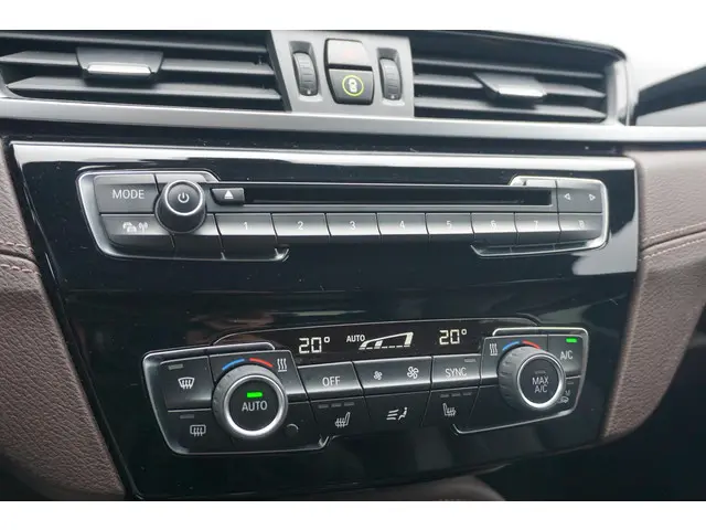 BMW X1 xDrive25e 2021 Hybride Benzine 17