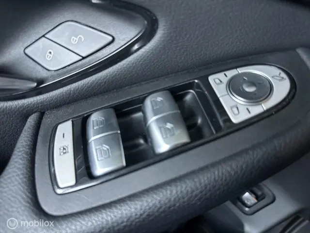 Mercedes-Benz GLC 200 4MATIC Premium 2021 Benzine 13