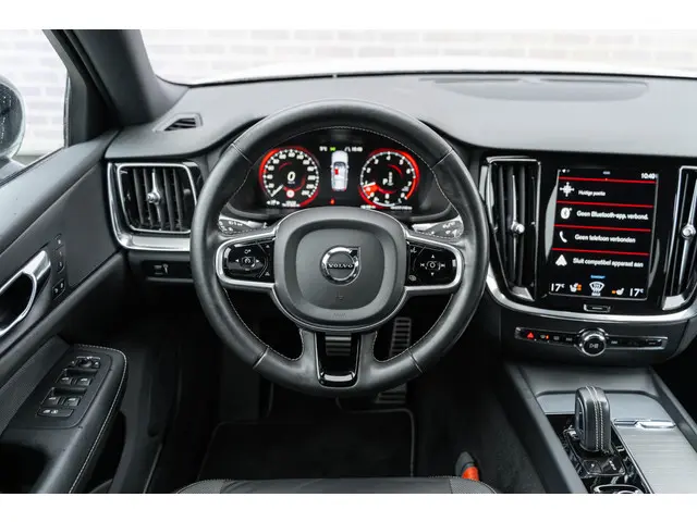 Volvo V60 2.0 B4 R-Design 2020 Benzine 28