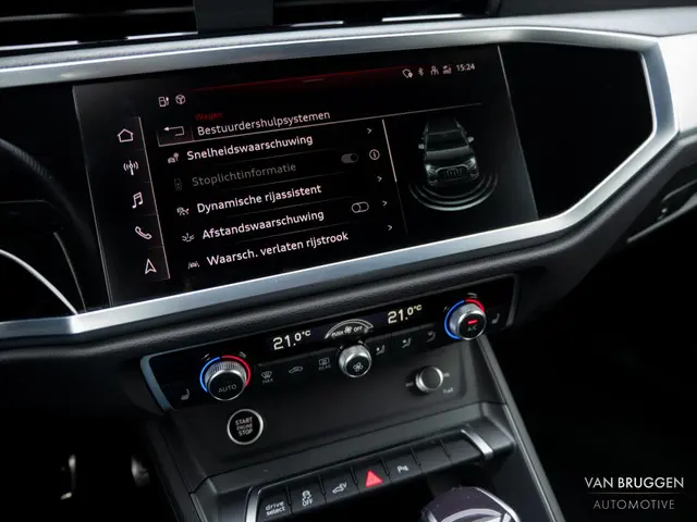 Audi Q3 45 TFSI e S-Line 2022 Hybride Benzine 38