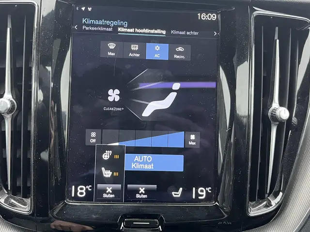 Volvo XC60 2.0 B4 R-Design 2021 Benzine 36