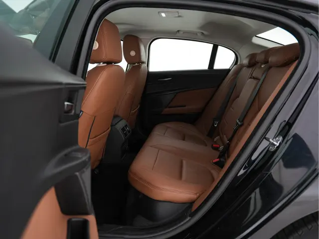 Jaguar XE 2.0 D Pure In-Control-Pack 2016 Diesel 9