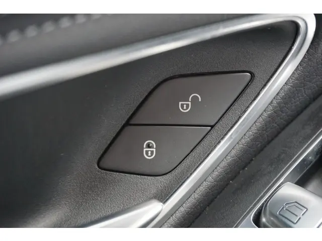 Mercedes-Benz C-Klasse 180 Prestige 2014 Benzine 29