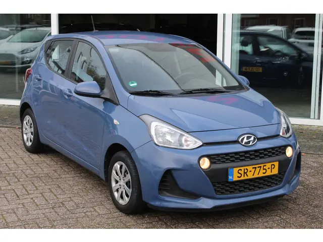 Hyundai i10 1.0i Comfort//Airco//Navi//5drs!! 2018 Benzine 2