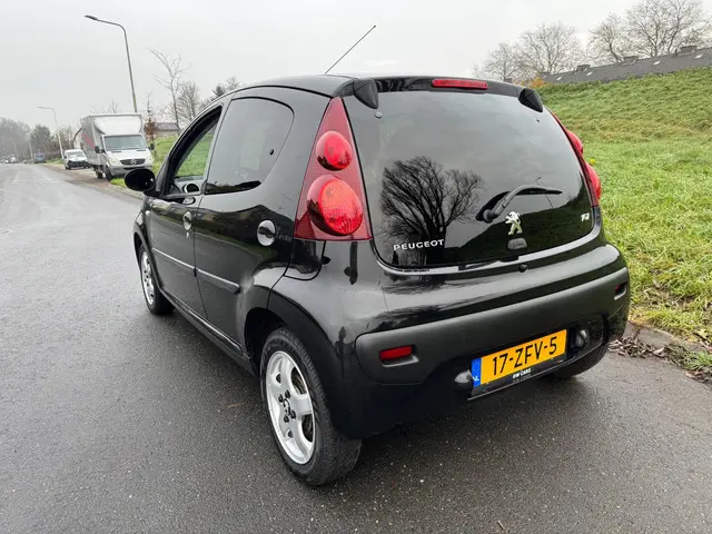 Peugeot 107 1.0 Black & Silver LM Velgen,Airco 2012 Benzine 3