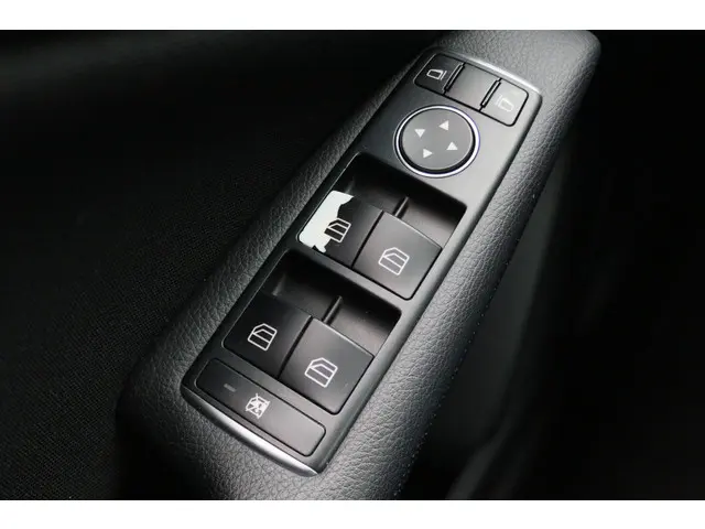Mercedes-Benz A-Klasse 180 Economy 2015 Benzine 26