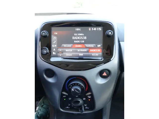 Toyota Aygo 1.0 VVT-i x-play 2021 Benzine 16