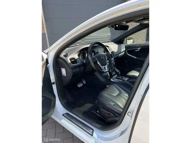 Volvo V40 2.0 T4 R-Design automaat 2017 Benzine 16