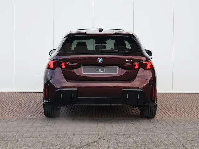 BMW 1 Serie 120 2025 Benzine 8