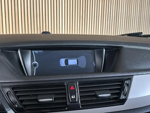 BMW X1 sDrive20i Executive 2015 Benzine 17