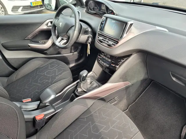 Peugeot 2008 1.2 VTi Active 2013 Benzine 12