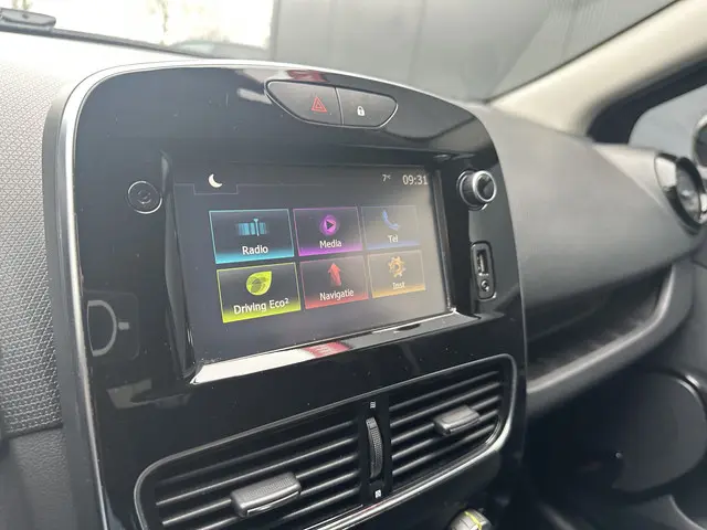 Renault Clio 0.9 TCe Limited | Trekhaak | Navi 2018 Benzine 24