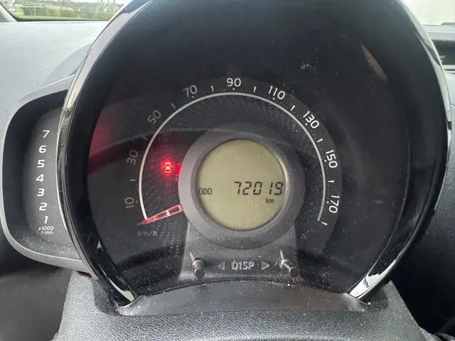 Toyota Aygo 1.0 VVT-i x-play Airco carplay 2019 Benzine 17