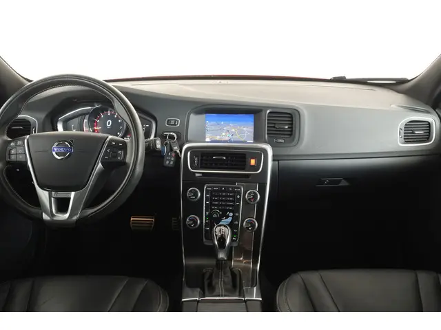Volvo V60 2.0 T4 R-Design 2018 Benzine 32