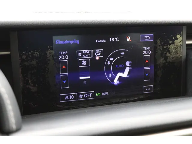 Lexus IS 300h 25th Edition 2013 Hybride Benzine 42