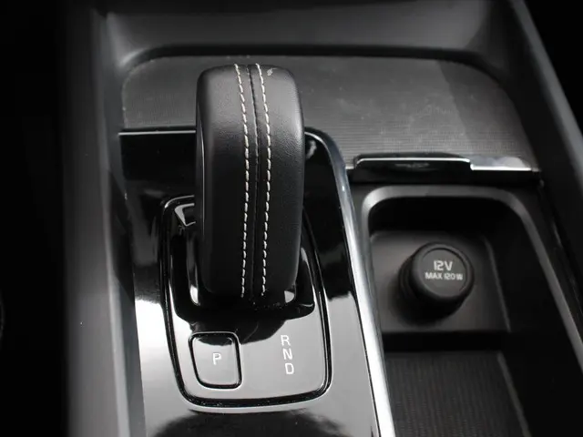 Volvo V60 2.0 B4 R-Design 2022 Benzine 17